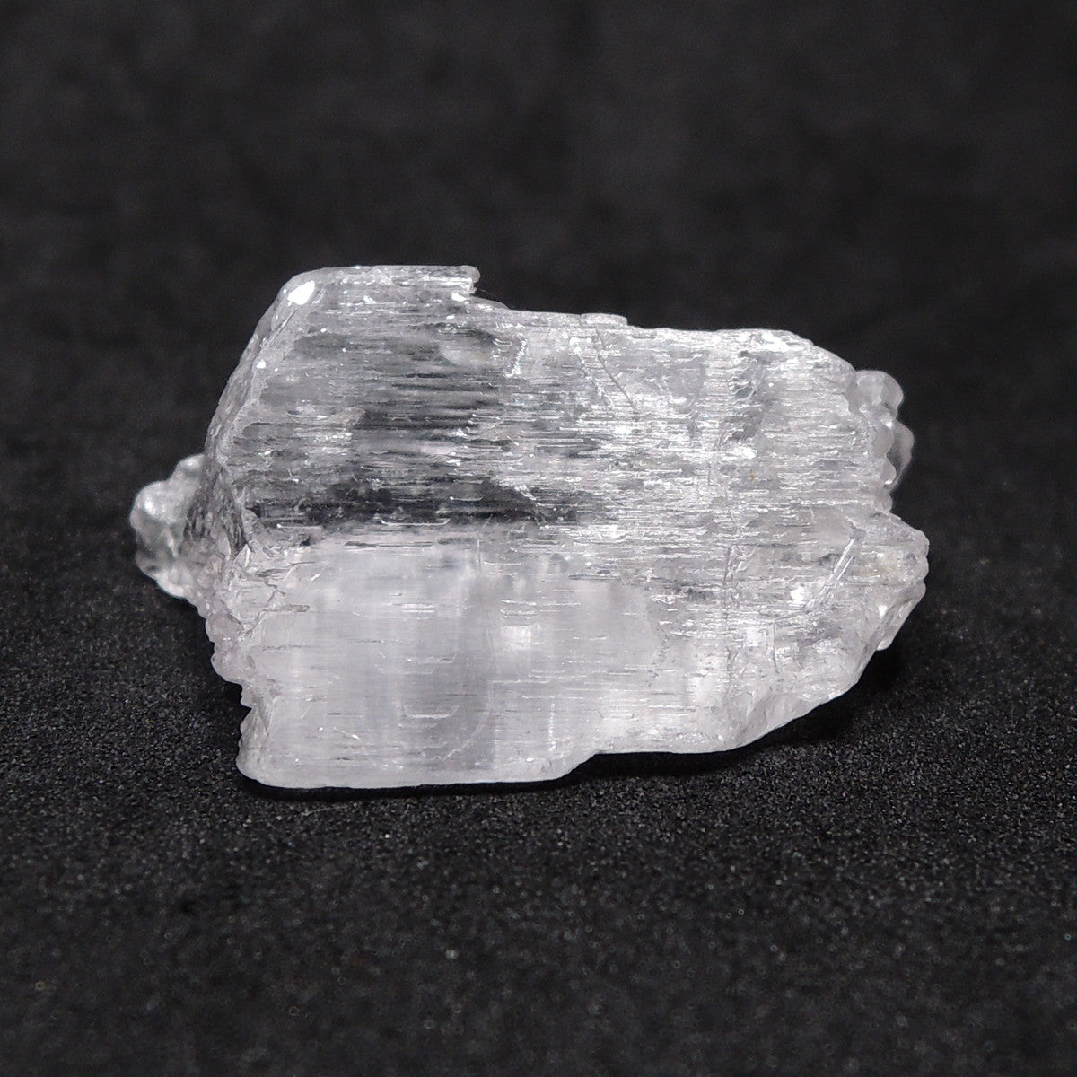 クンツァイト 原石 リチア輝石 リシア輝石 アフガニスタン産 蛍光