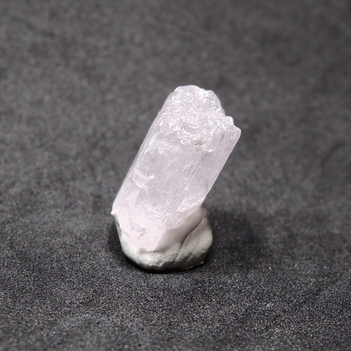 クンツァイト 原石 リチア輝石 リシア輝石 アフガニスタン産 蛍光