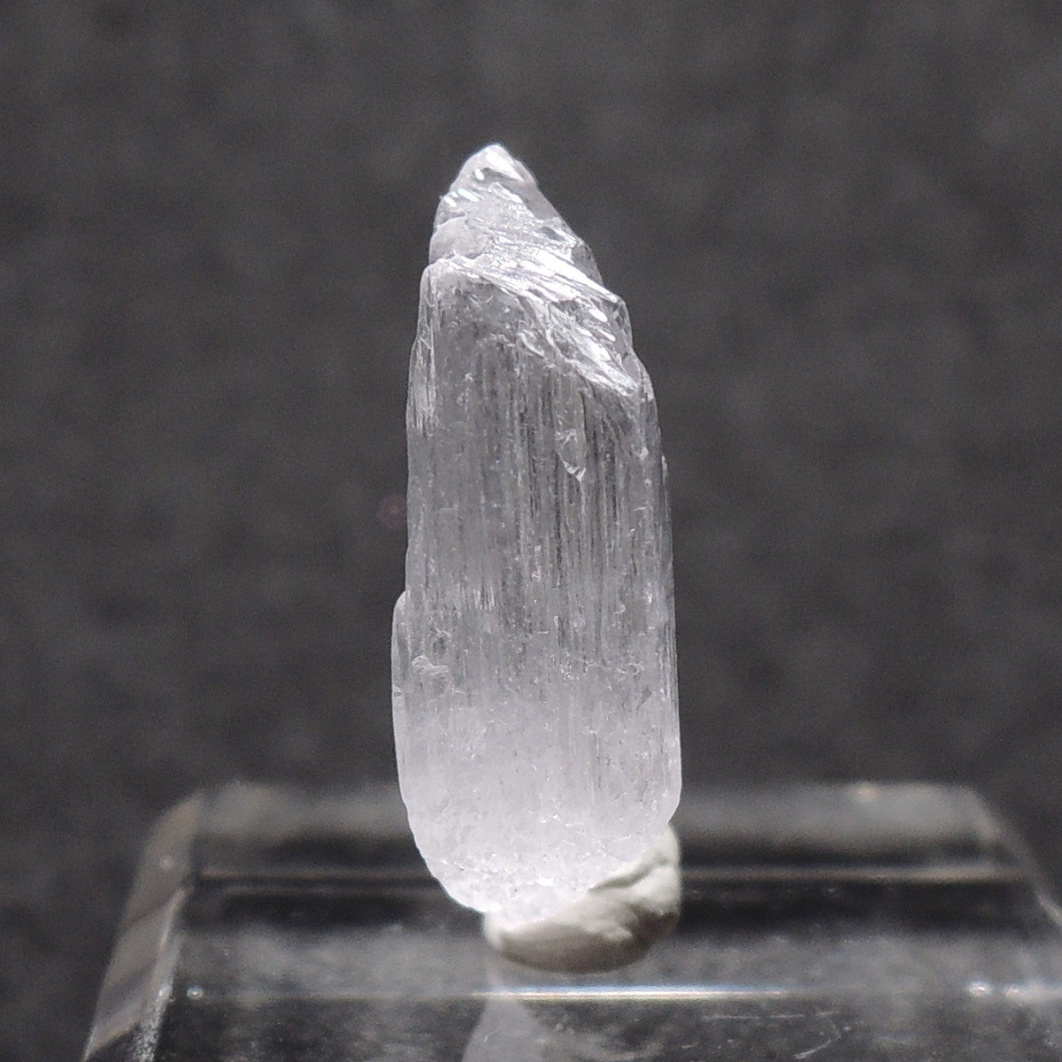 クンツァイト 原石 リチア輝石 リシア輝石 アフガニスタン産 蛍光