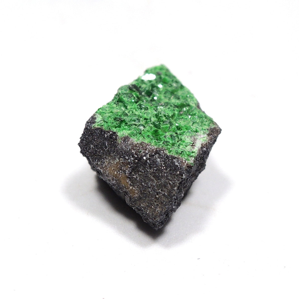 ウバロバイト 灰クロム柘榴石 原石 ウヴァロヴァイト 灰鉻柘榴石 ロシア産 Uvarovite Garnet