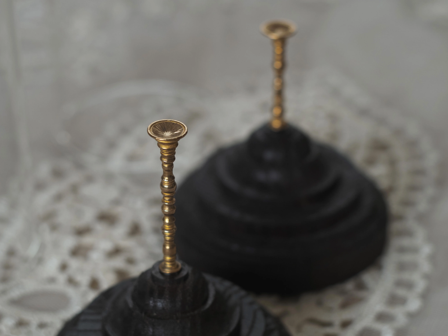 ミネラルホルダー 鉱物標本ケース ドーム型鉱物ケース 鉱物ホルダー 鉱物ケース