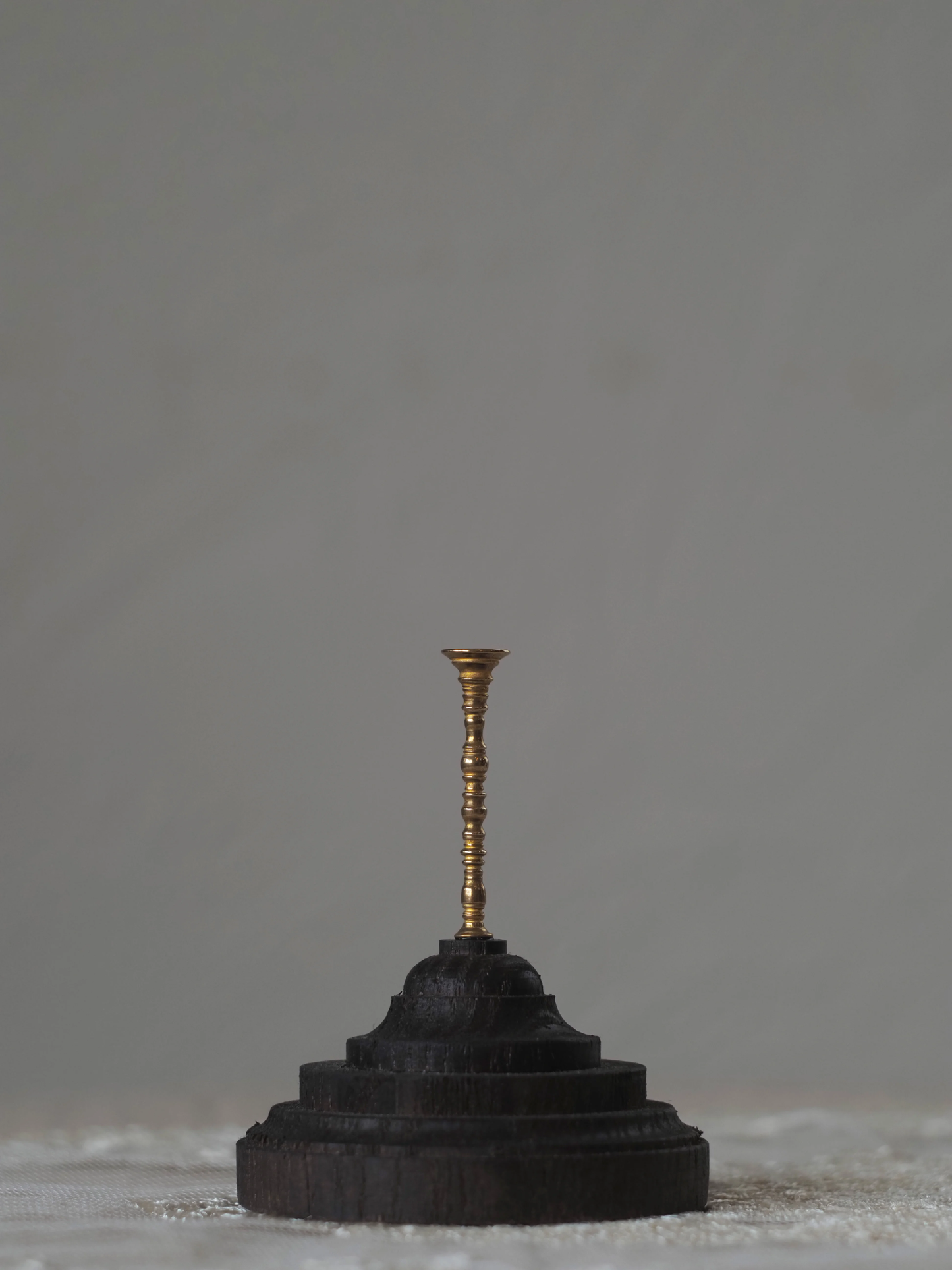 ミネラルホルダー 鉱物標本ケース ドーム型鉱物ケース 鉱物ホルダー 鉱物ケース