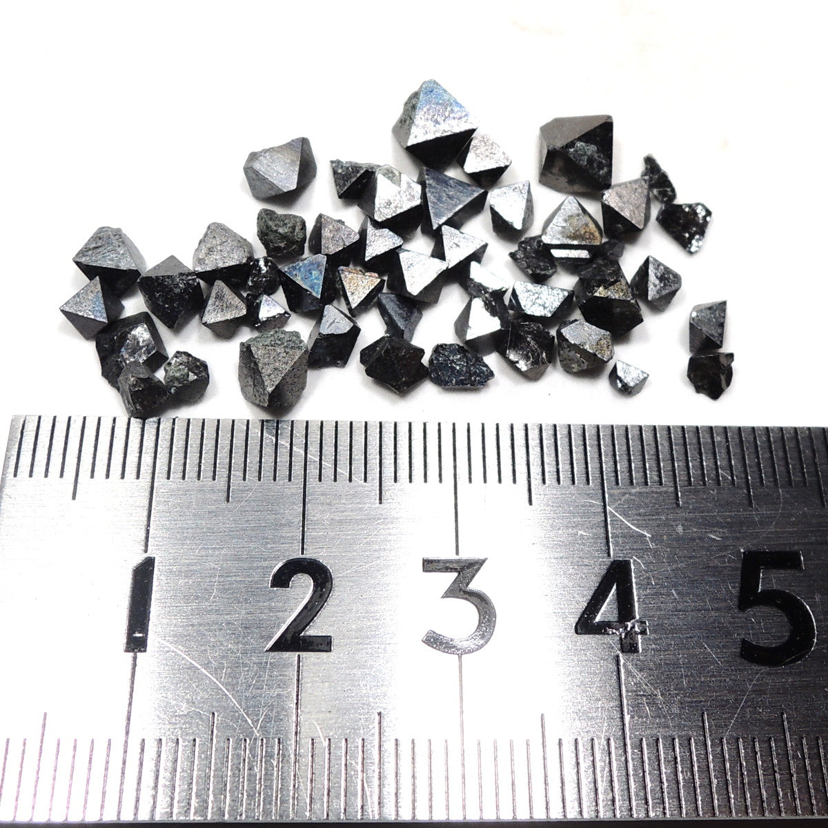 マグネタイト 5gセット 磁鉄鉱 原石 パキスタン産 ランダム