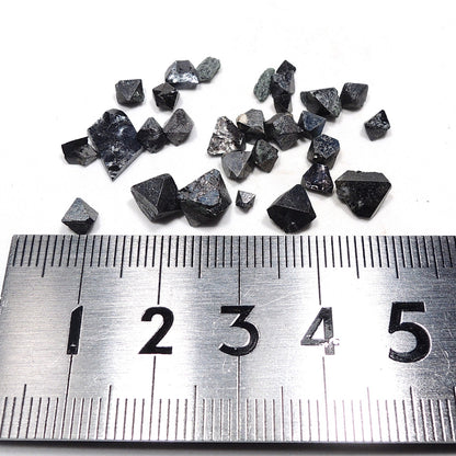 マグネタイト 5gセット 磁鉄鉱 原石 パキスタン産 ランダム