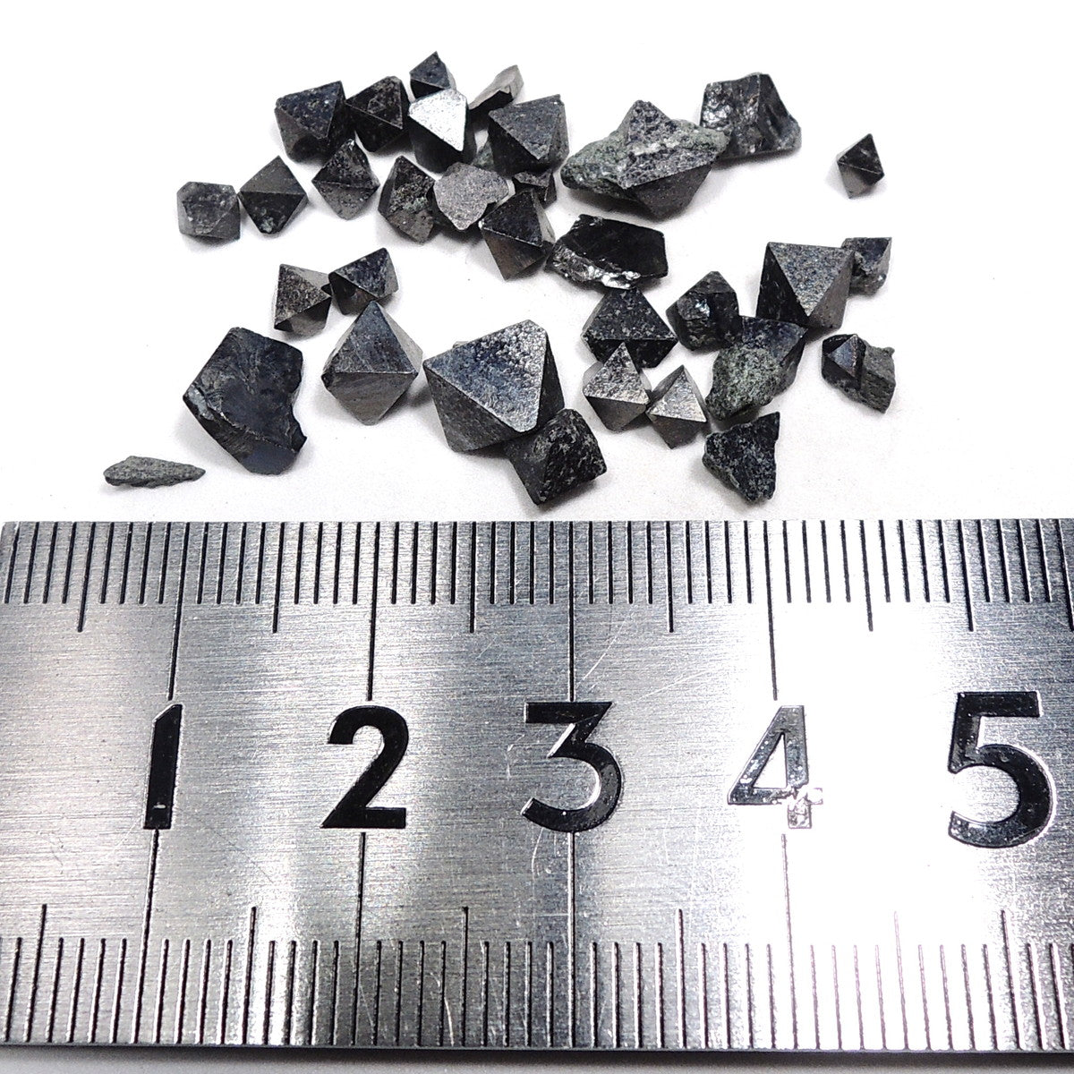 マグネタイト 5gセット 磁鉄鉱 原石 パキスタン産 ランダム