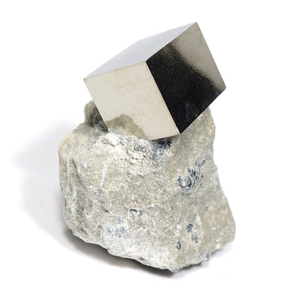 パイライト 原石 パイライトキューブ 母岩付き 黄鉄鉱 スペイン産 立方体結晶