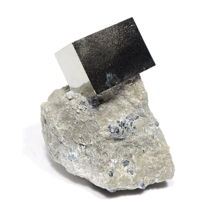 パイライト 原石 パイライトキューブ 母岩付き 黄鉄鉱 スペイン産 立方体結晶