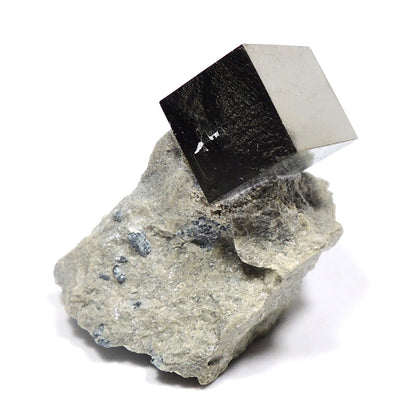 パイライト 原石 パイライトキューブ 母岩付き 黄鉄鉱 スペイン産 立方体結晶