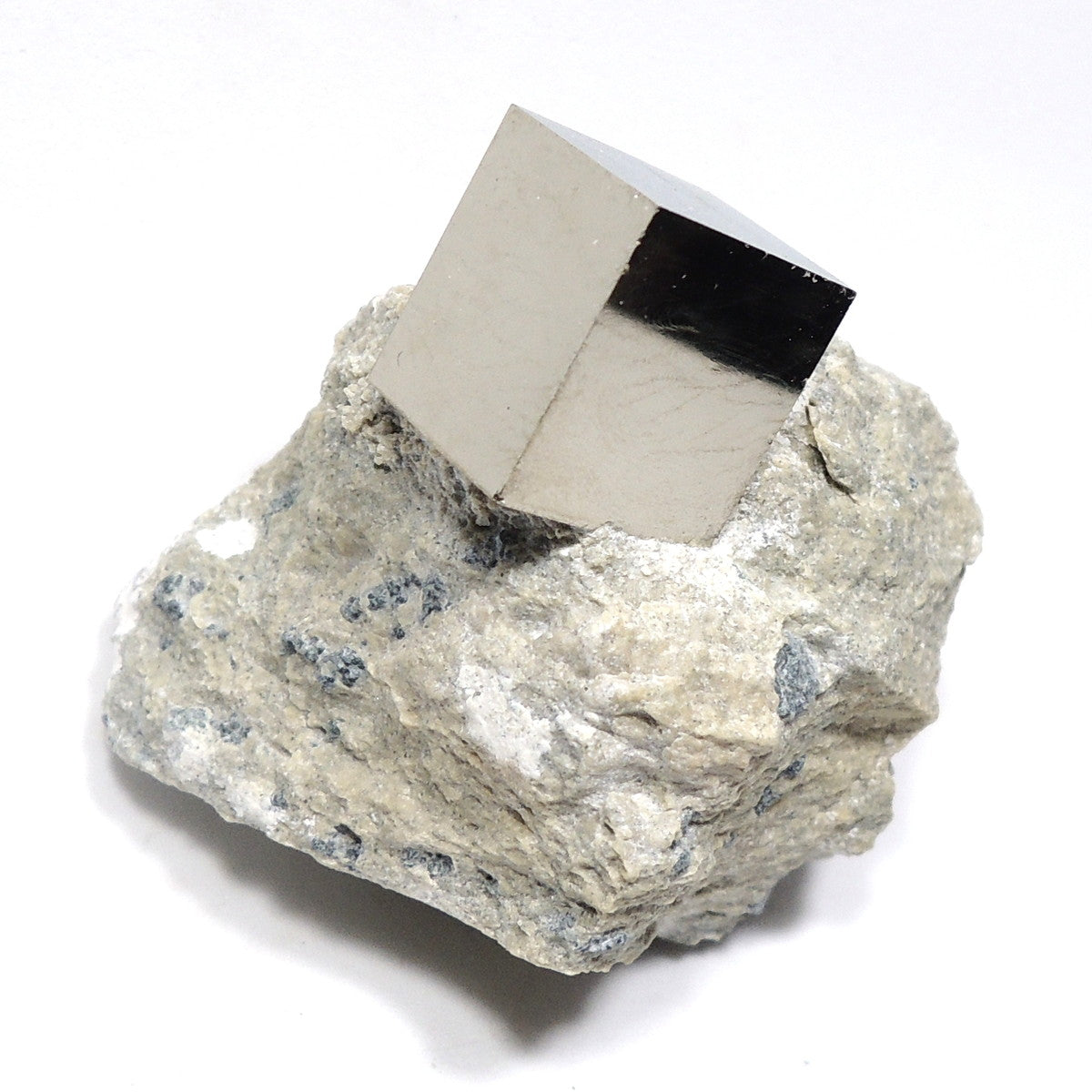 パイライト 原石 パイライトキューブ 母岩付き 黄鉄鉱 スペイン産 立方体結晶