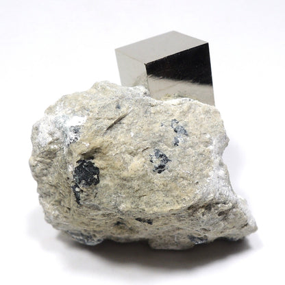 パイライト 原石 パイライトキューブ 母岩付き 黄鉄鉱 スペイン産 立方体結晶