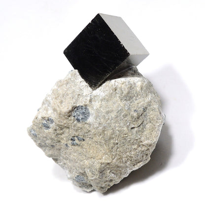 パイライト 原石 パイライトキューブ 母岩付き 黄鉄鉱 スペイン産 立方体結晶