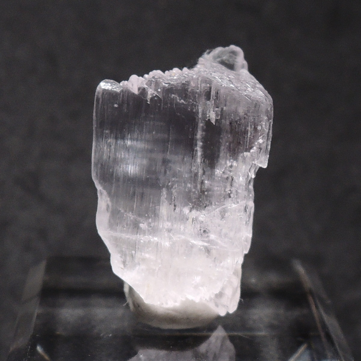 クンツァイト 原石 リチア輝石 リシア輝石 アフガニスタン産 蛍光