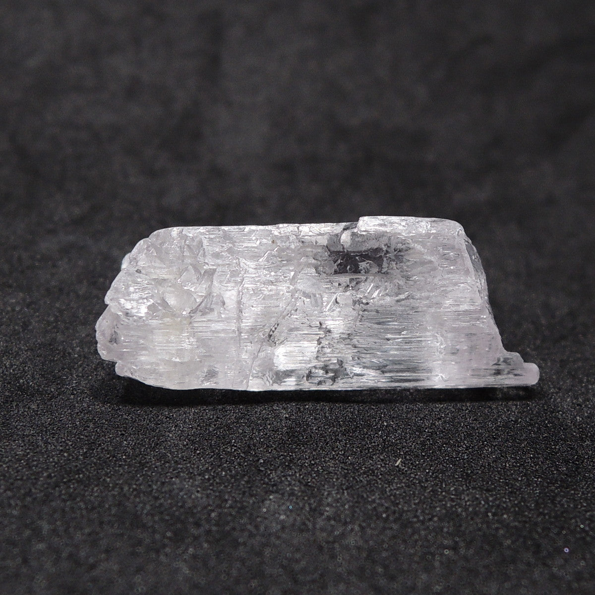 クンツァイト 原石 リチア輝石 リシア輝石 アフガニスタン産 蛍光