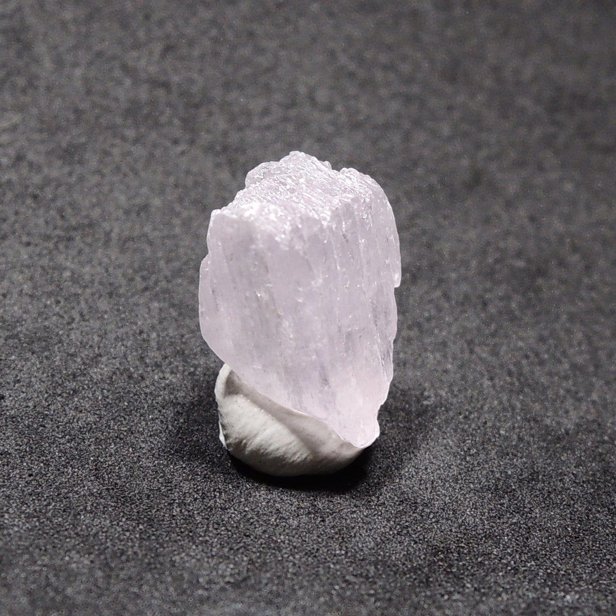 クンツァイト 原石 リチア輝石 リシア輝石 アフガニスタン産 蛍光