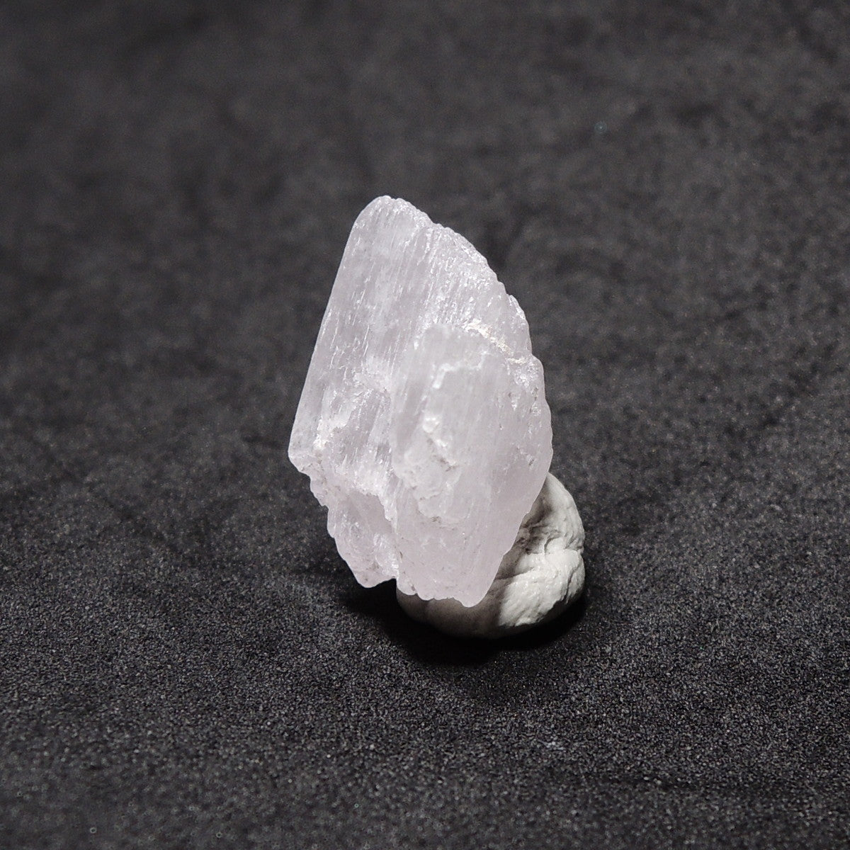 クンツァイト 原石 リチア輝石 リシア輝石 アフガニスタン産 蛍光