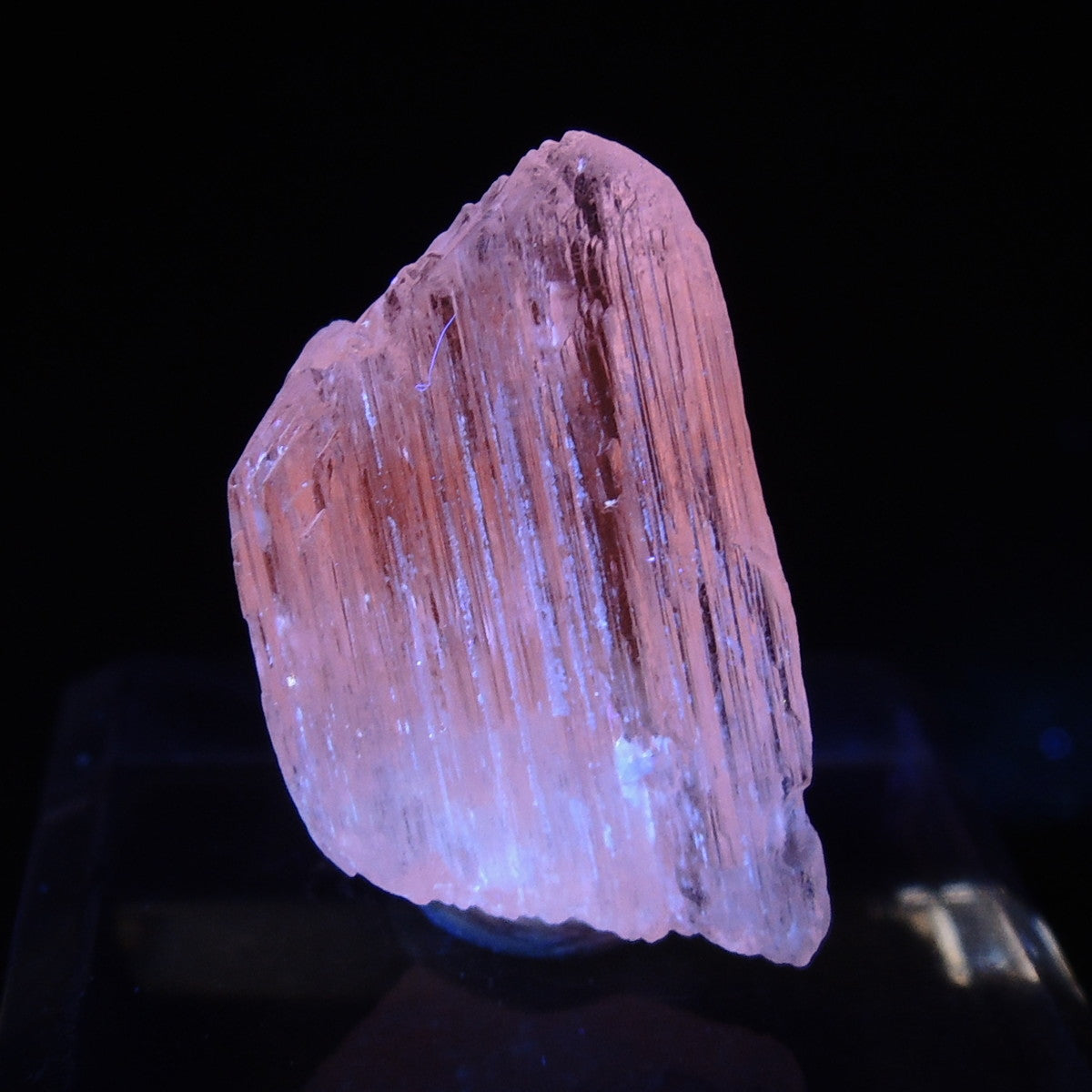 クンツァイト 原石 リチア輝石 リシア輝石 アフガニスタン産 蛍光