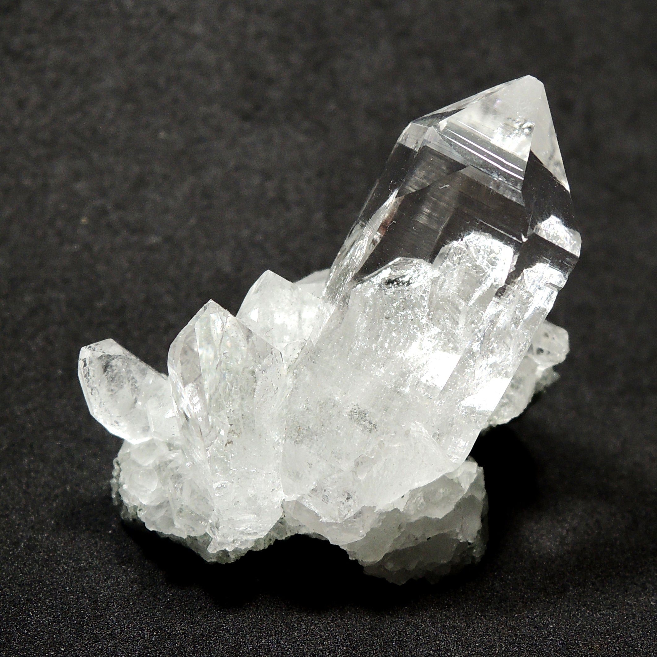 クォーツ(水晶/石英) – 鉱物標本 天然石 金星舎